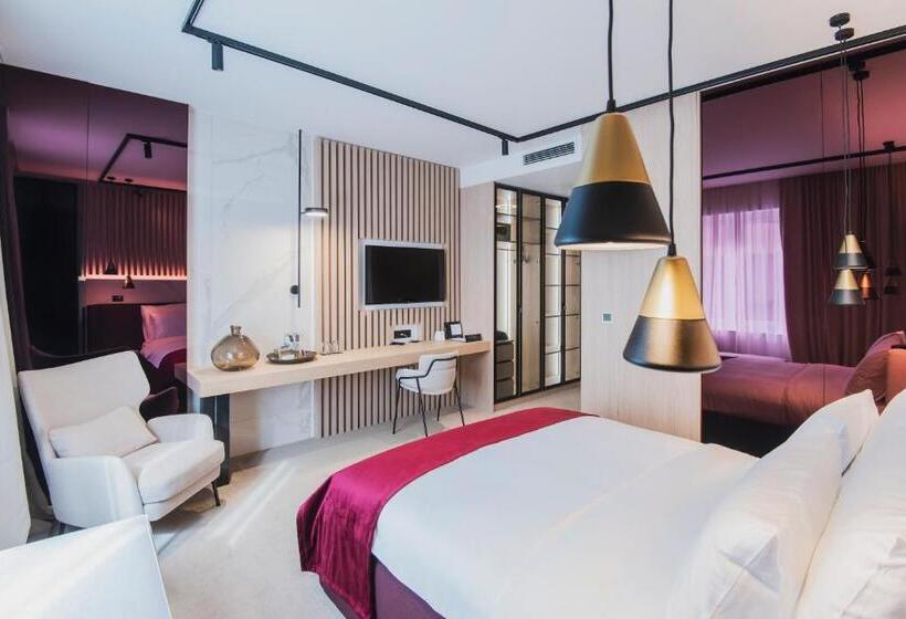 هتل Pod Zidom Rooms