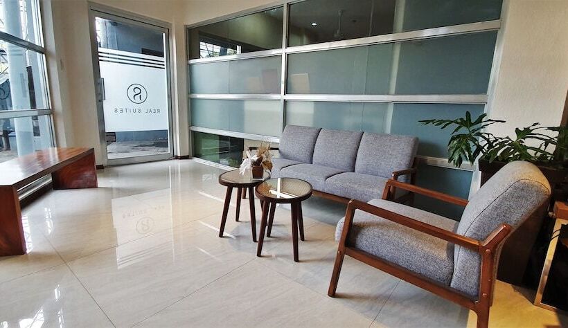 Hotel Real Suites