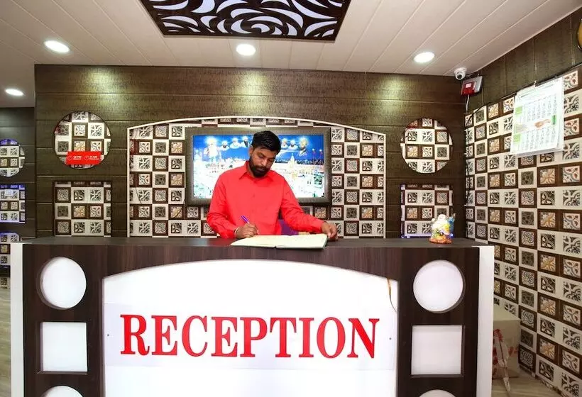 هتل Rr Residency By Oyo Rooms