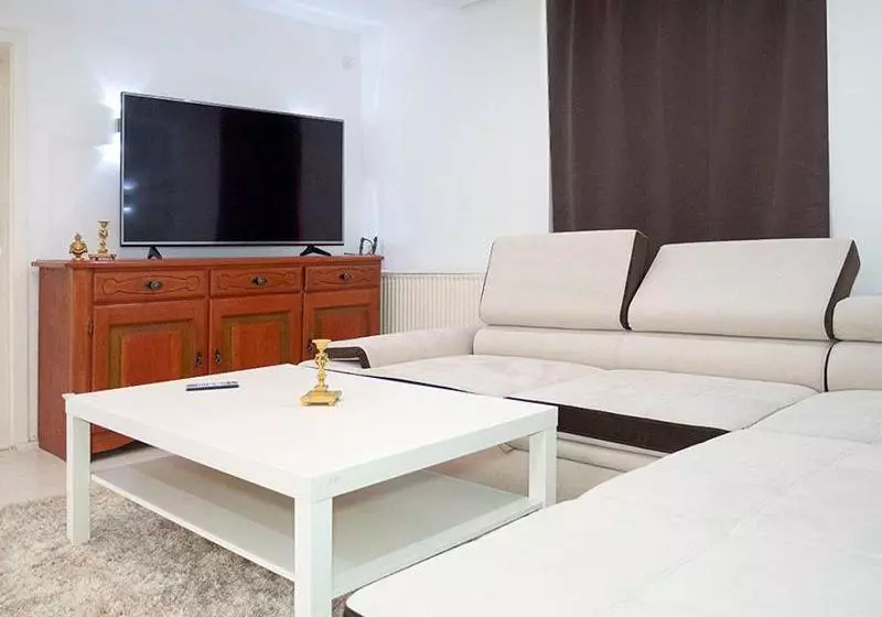 Lepi Apartments