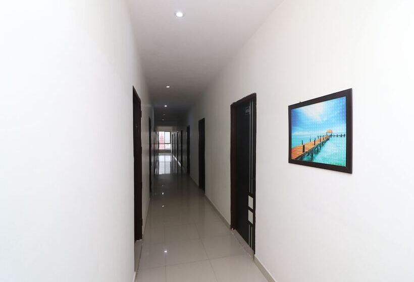 Oyo 23504 Hotel R View