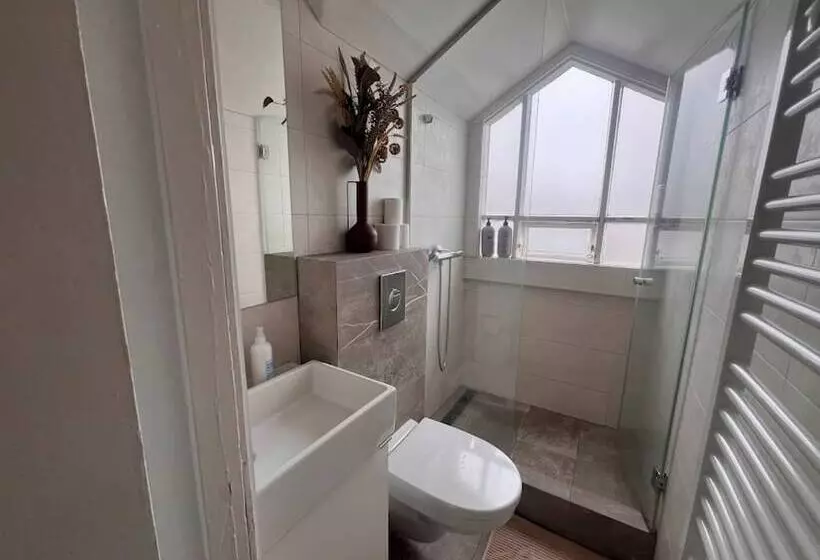 پانسیون Snorri's Guesthouse