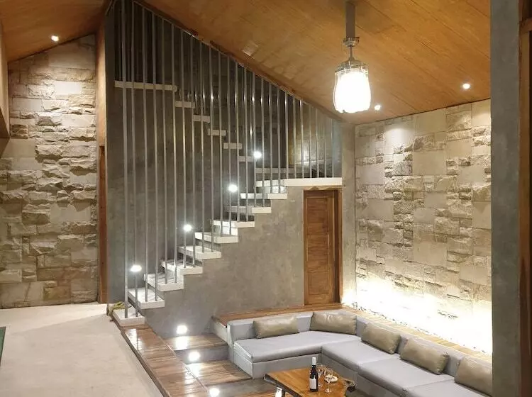 ベッドアンドブレックファースト Batatu Resort   Adults Only