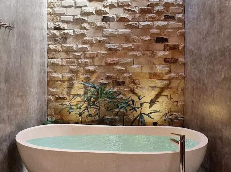 ベッドアンドブレックファースト Batatu Resort   Adults Only