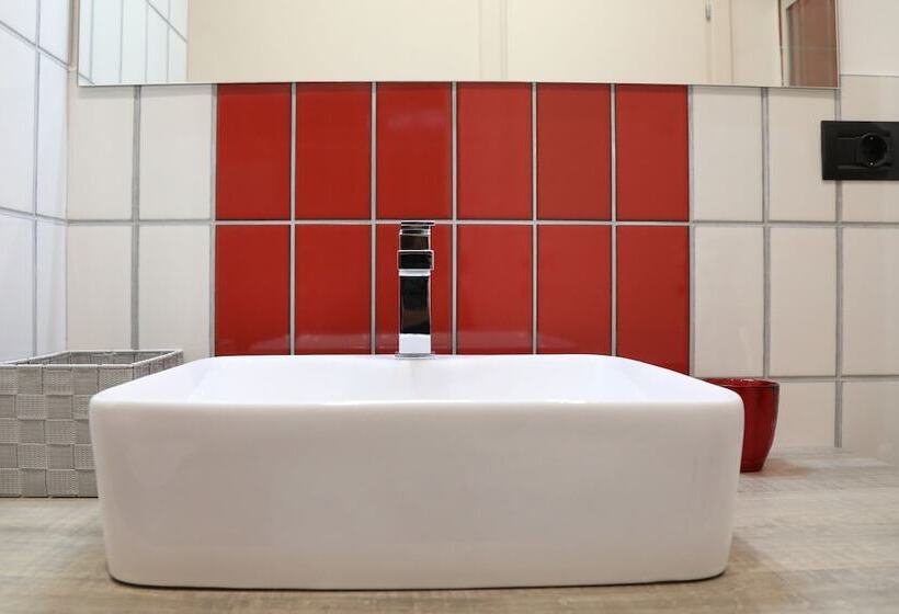 تختخواب و صبحانه Primo A Destra