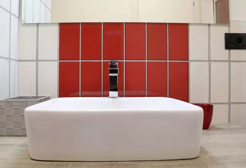 تختخواب و صبحانه Primo A Destra