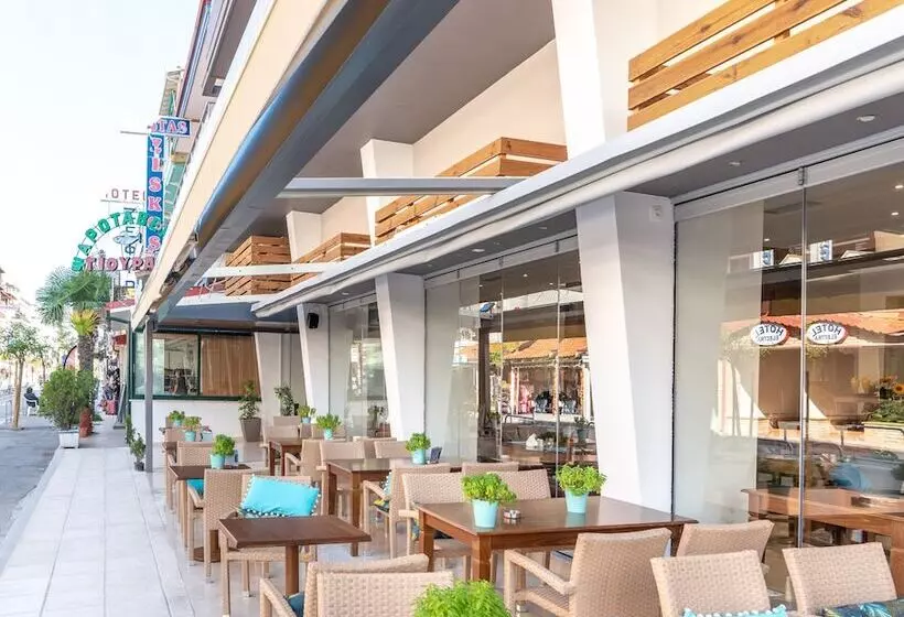 Hotelli Paralia Beach Boutique