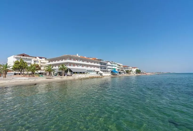 Hotelli Paralia Beach Boutique