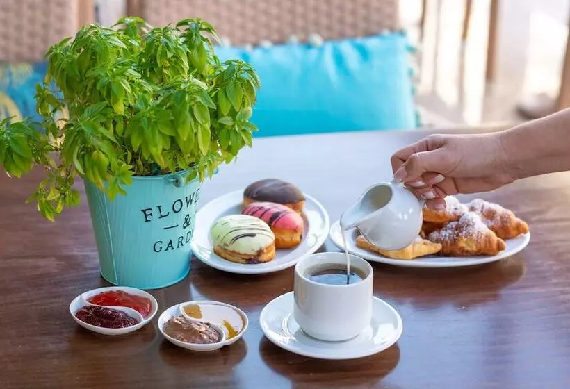 Hotelli Paralia Beach Boutique