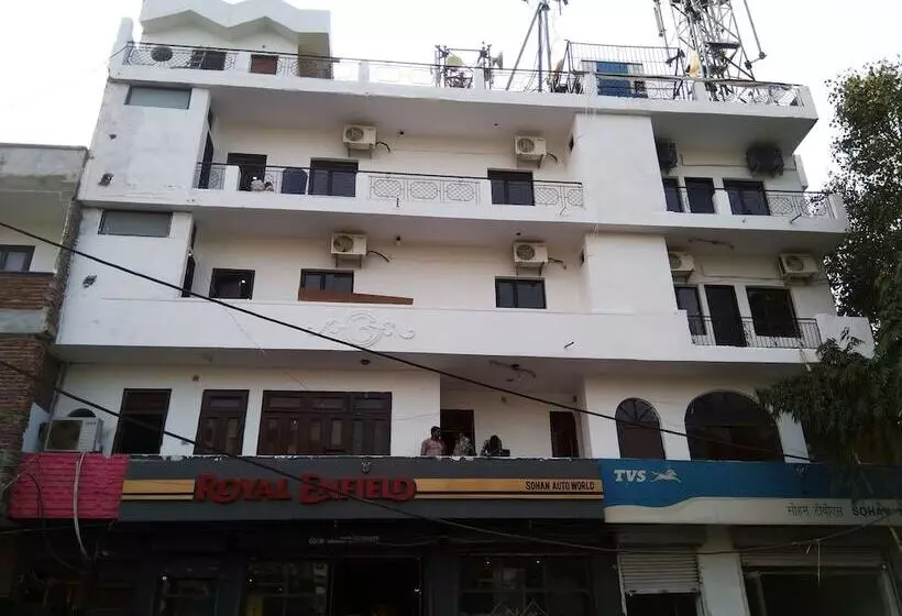 هتل Redstone By Oyo Rooms