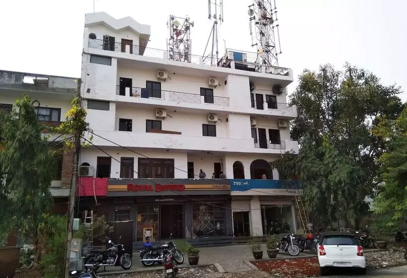 هتل Redstone By Oyo Rooms