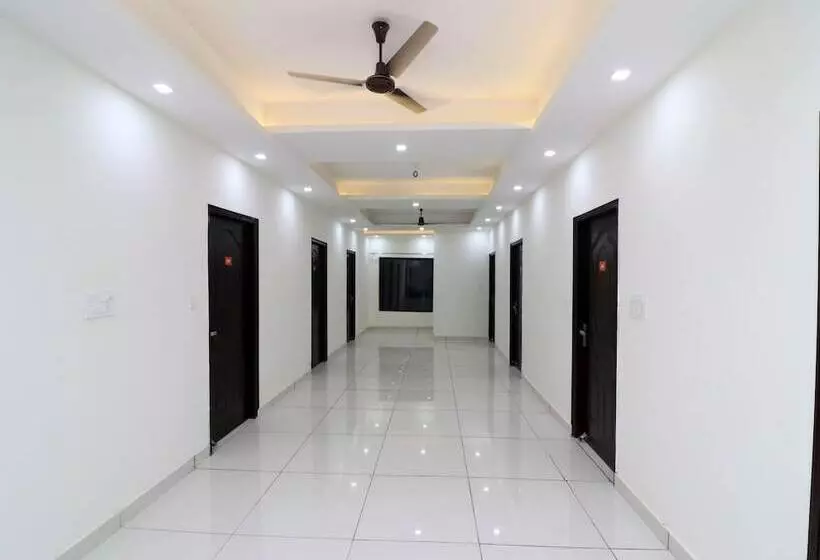 هتل Redstone By Oyo Rooms