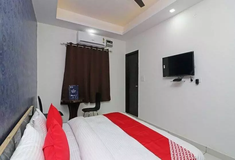 هتل Redstone By Oyo Rooms