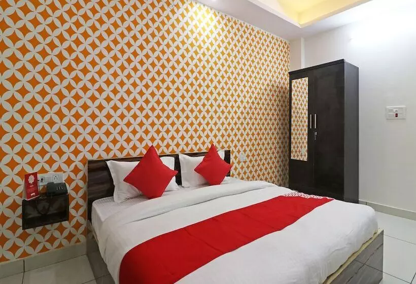 هتل Redstone By Oyo Rooms