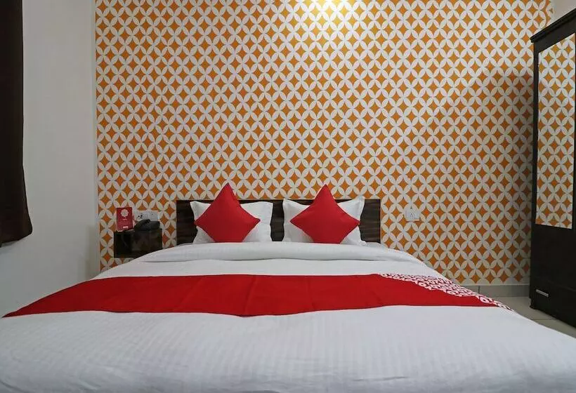 هتل Redstone By Oyo Rooms