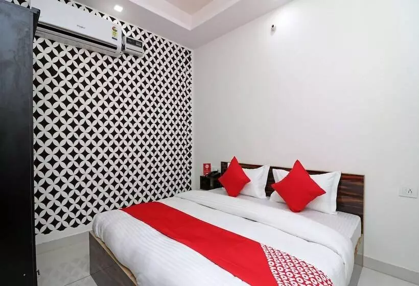 هتل Redstone By Oyo Rooms