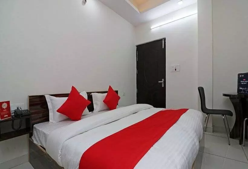هتل Redstone By Oyo Rooms