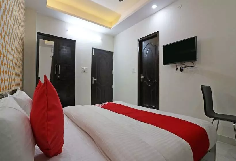 هتل Redstone By Oyo Rooms