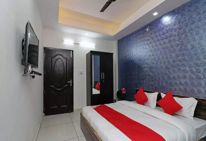 هتل Redstone By Oyo Rooms