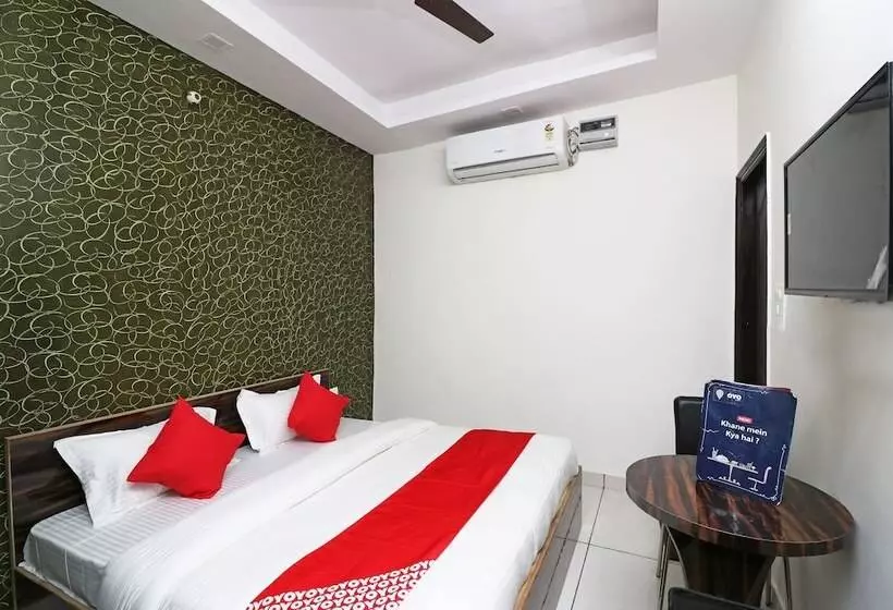 هتل Redstone By Oyo Rooms