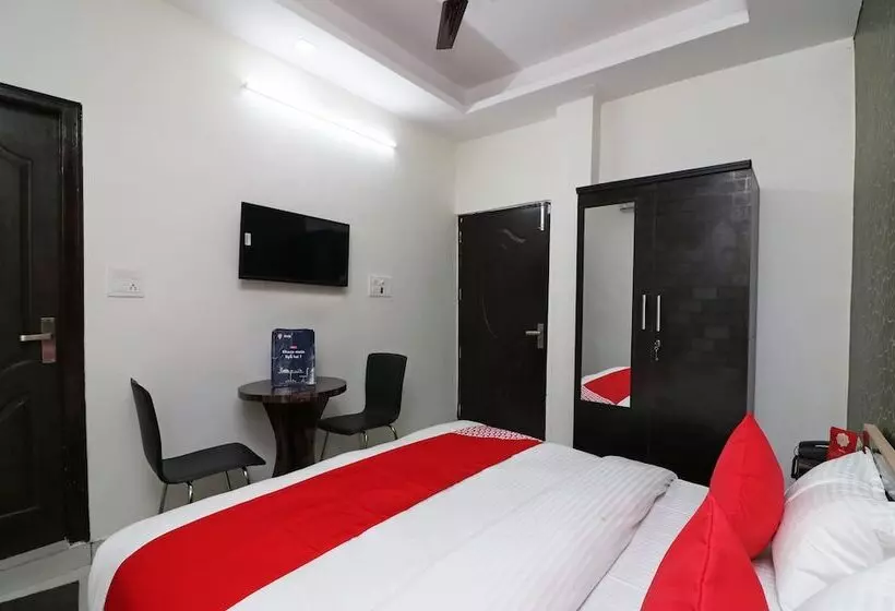 هتل Redstone By Oyo Rooms