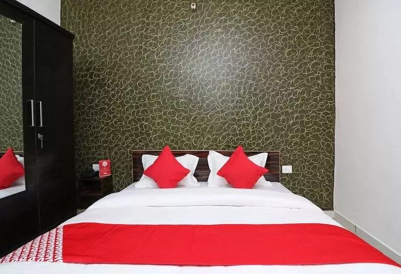 هتل Redstone By Oyo Rooms