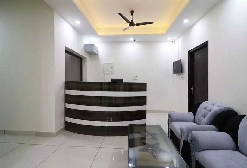 هتل Redstone By Oyo Rooms