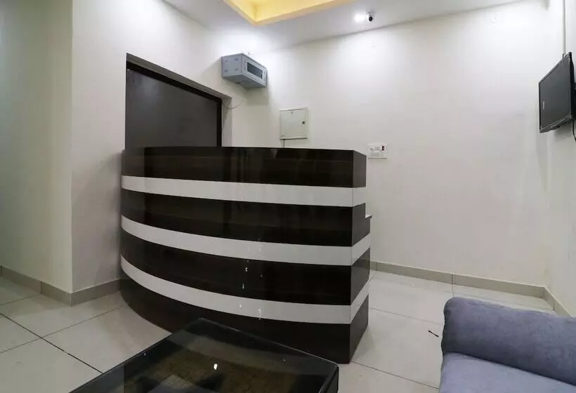 هتل Redstone By Oyo Rooms