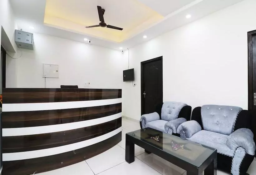 هتل Redstone By Oyo Rooms