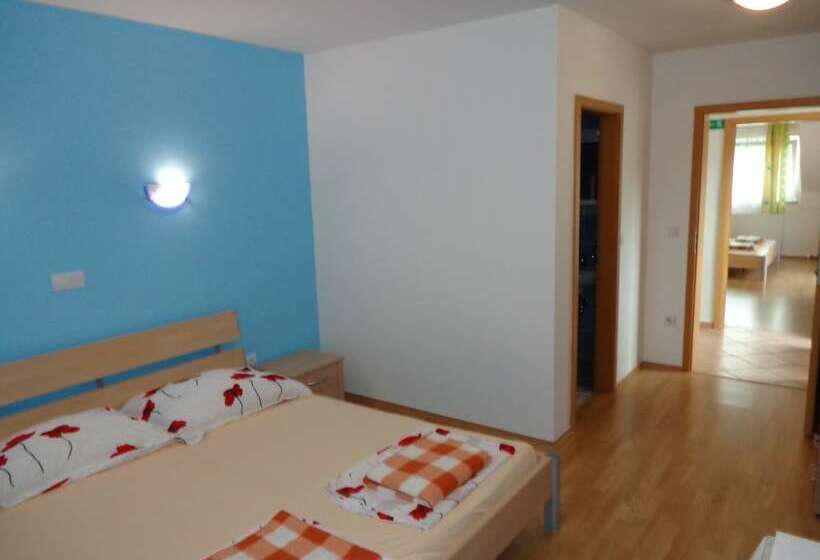 هتل روستایی Tourist Farm And Beekeeping Salamun