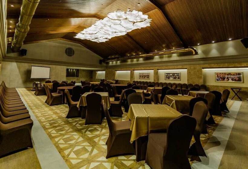בית מלון כפרי Sai Palace Mangalore