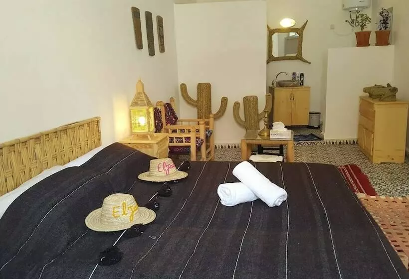 Art Riad Au Bord De La Mer