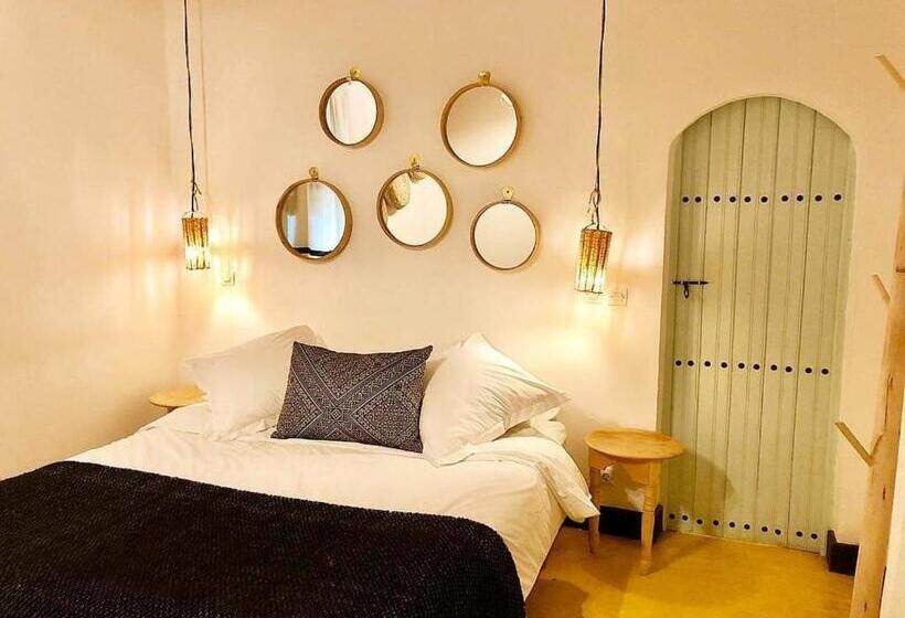 Art Riad Au Bord De La Mer