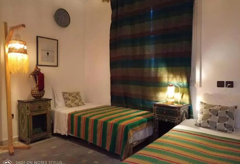Art Riad Au Bord De La Mer