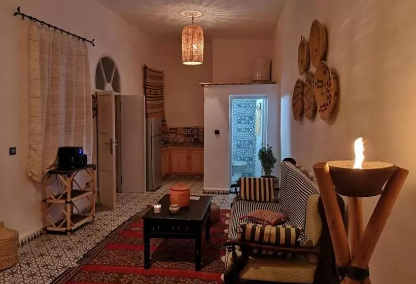 Art Riad Au Bord De La Mer