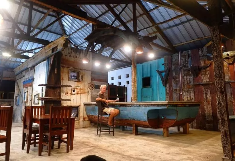 Aamiaismajoitus (B&B) Rock And Wreck Dive Resort