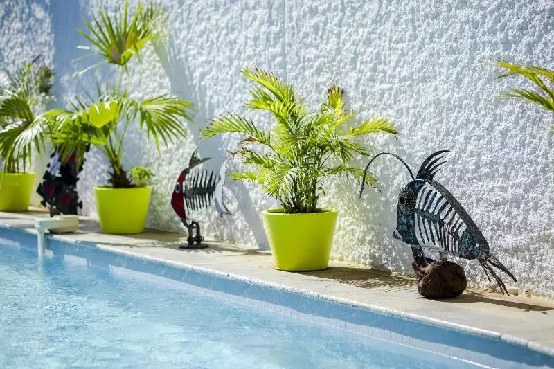 هتل Hôtel Le Grand Bleu