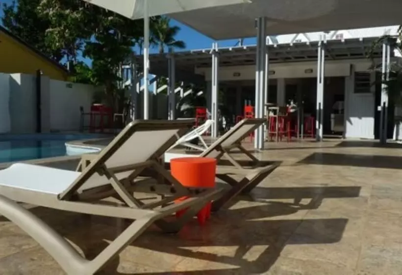 هتل Hôtel Le Grand Bleu