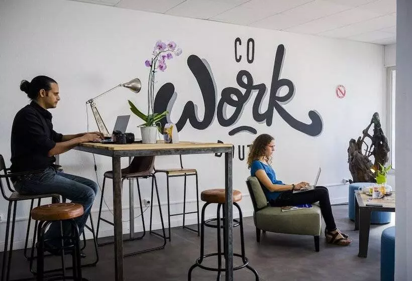 هتل Hôtel Le Grand Bleu