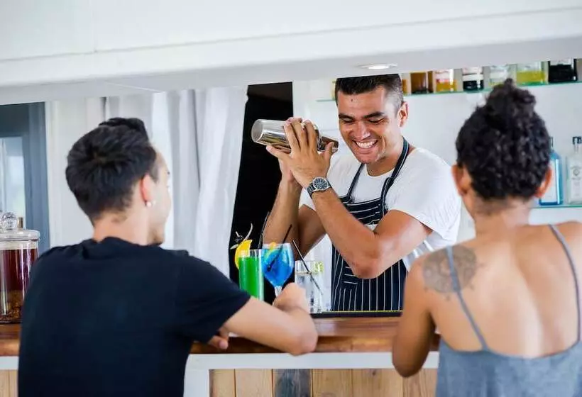 هتل Hôtel Le Grand Bleu