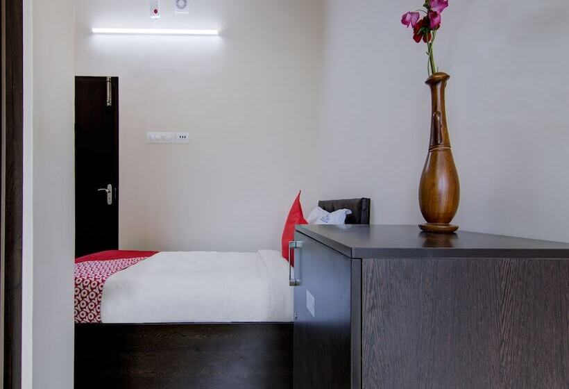 Hotell Royal Stay By Oyo Rooms