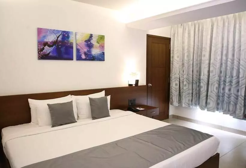 ホテル Capital O 28820 Silver Shell Resort