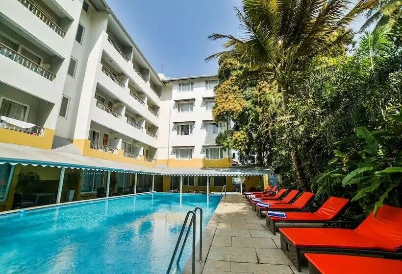 ホテル Capital O 28820 Silver Shell Resort
