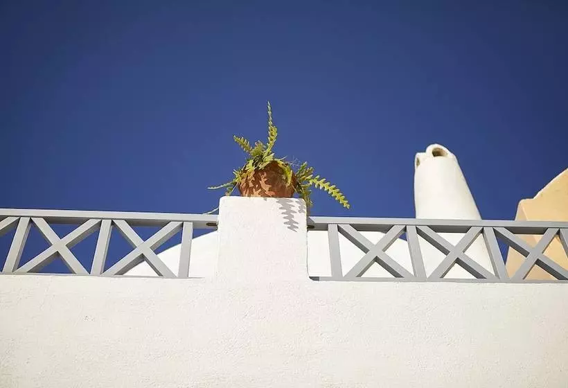 Lava Oia's