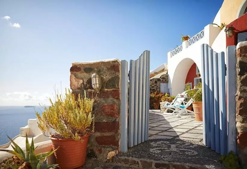 Lava Oia's
