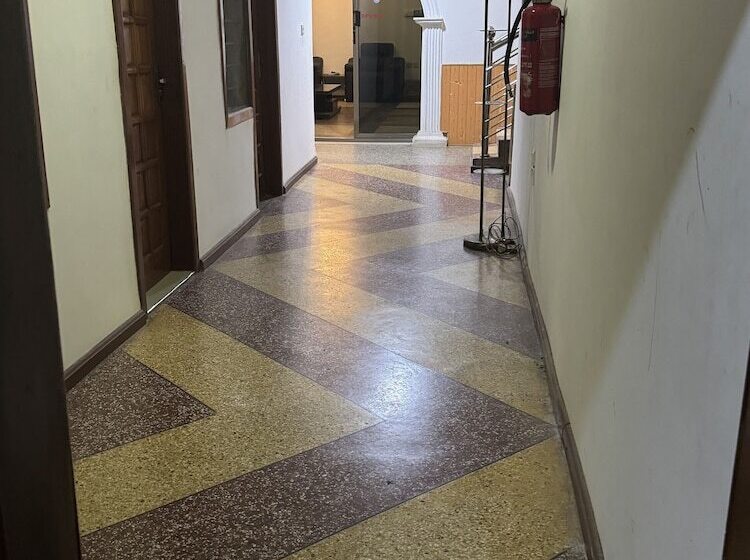 Пансион Larosa Executive Guest House