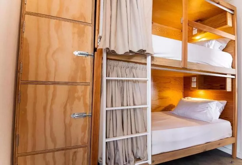 Retkeilymaja Selina Boavista Ericeira