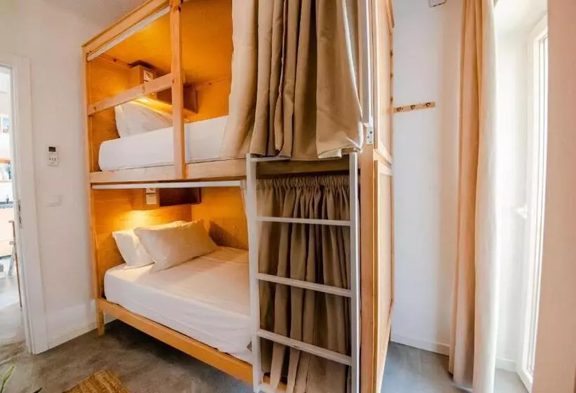 Retkeilymaja Selina Boavista Ericeira