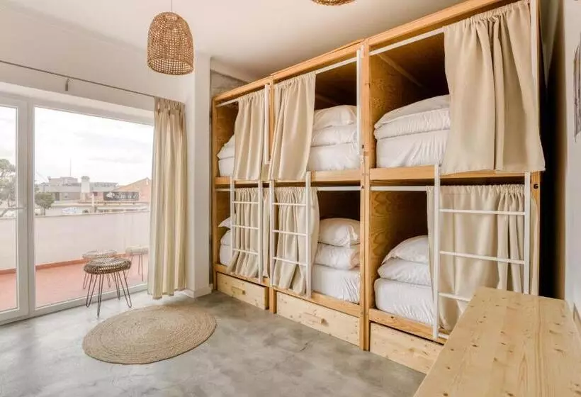 Retkeilymaja Selina Boavista Ericeira