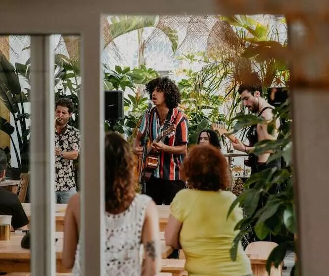 Retkeilymaja Selina Boavista Ericeira